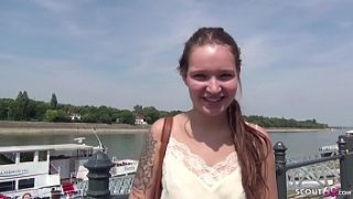 Mia, Die 19-jährige Studentin, Lässt Sich Hart Den Arsch Ficken