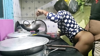 गाँव से आई नादान मेड को कुछ पता नहीं था, तो मालिक ने उसका बेजा फायदा उठाकर उसे चोद डाला