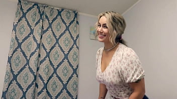 Slipping Between The Sheets With My Irresistible Stepmom
