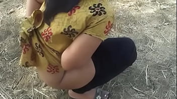 Mona’s Wild Outdoor Piss Fantasy