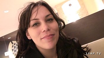 Soumise Et Pénétrée, Cette Petite Brune Se Fait Sodomiser Et Fister Sans Retenue