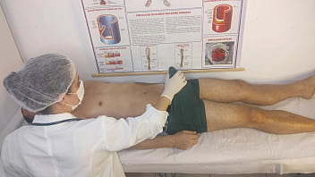 Enfermeira Novata Enfrenta Seu Primeiro Paciente Com Um Pau Duro E Pulsante!