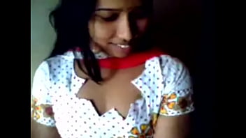 Tamil Showgirl Flaunting Her Luscious Tits