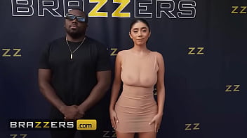 Violet Myers Spreads Her Filthy Pink For The Paparazzi