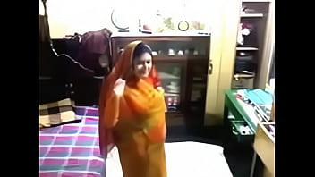 Sizzling Desi Bhabhi’s Bengali Steamy Video