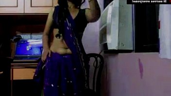 Mallu Aunty Ki Choot Ki Aag Bujhane Ke Liye Uski Rasili Chut Ka Pani Peene Ka Maza