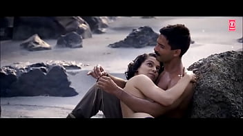 Baring It All: Kangana Ranaut’s Steamy Topless Nude Scene