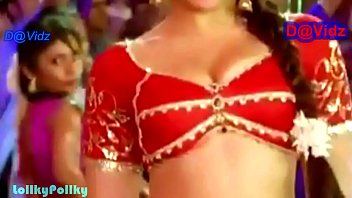 Kareena’s Sizzling Navel Tease