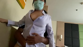 พยาบาลสาวสุดเซ็กซี่ร้องขอให้เพื่อนมาเย็ดเธออย่างแรงและดุดัน