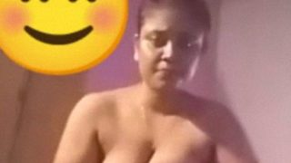Sultry Sri Lankan Babe Strips Live On Cam