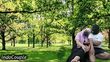 Real Muslim Couple’s Risky Public Park Affair – Outdoor Sex Scandal