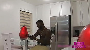 Bouncing That Big Juicy Ass On Ace Hardz’s Bbc At Hoodhunnies