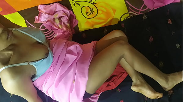 Desi Bhabi’s Wild And Steamy Sex Tape: Hot Indian Aunty’s Erotic Video