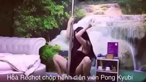 Hot Vietnamese Babe With Killer Curves Dances Seductively