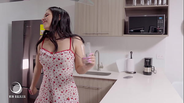 A Stunning Indian Beauty Gets Off To The Beat Of “ringa Ringa” In A Steamy Solo Dance
