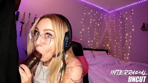 Live Cam Slut Gets Her Face Wrecked By A Bbc Bull