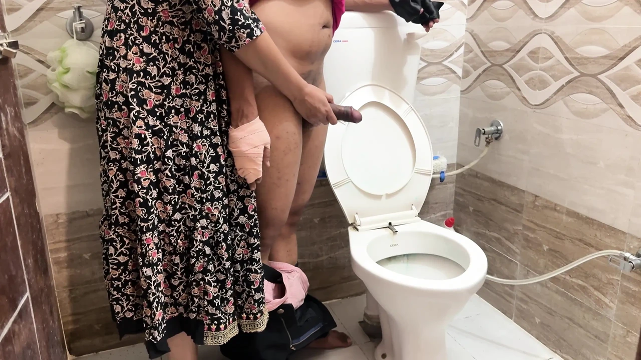 Step Stepmom Helping Her Injured Step Stepson To Wash And Seduced Him. Finally End Up With Sucks His Cock, Before Getting Fucked