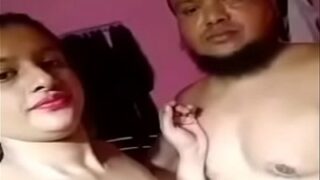 Maulana Bangs Young Girl On Camera In Bangla Porno.
