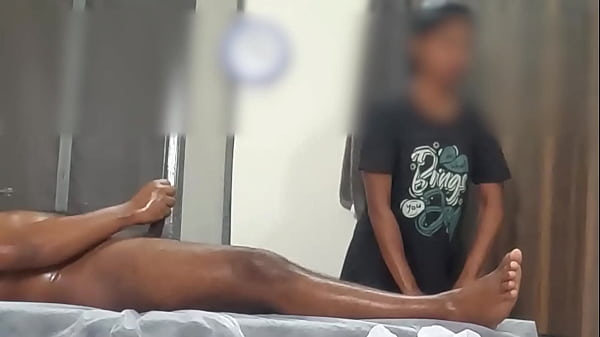 Spa Chick’s Jaw Drops When She Peeks At Client’s Massive Cock.