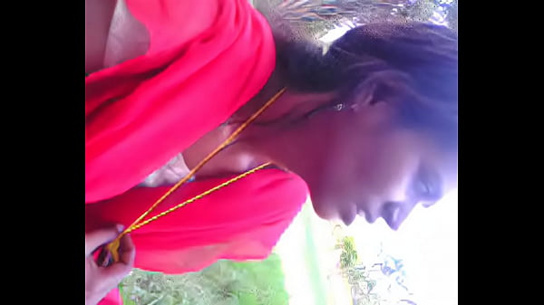 Indian Aunty Showing Off Her Big Juicy Boobs In A Tight Blouse And Bra, Pure Malayali Sex Appeal.