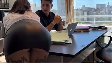 Perfect Ass Secretary Bangs Boss To Get That Raise!