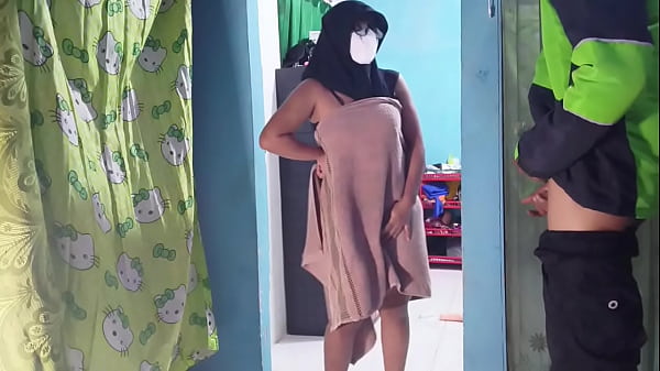 Beneran Ketahuan Sama Tukang Ojek Pas Lagi Colmek, Malu Banget.