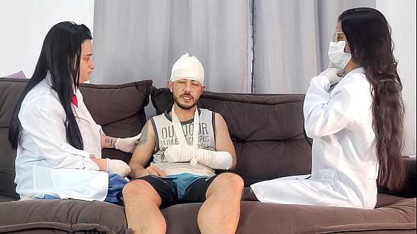 Sorte Do Caralho, Dois Enfermeiros Gostosos Que Dão Um Tratamento Bem Safado.
